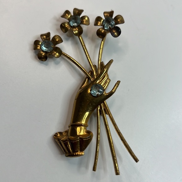 Vintage Brooch Hand Holding Flowers - Picture 3 of 9